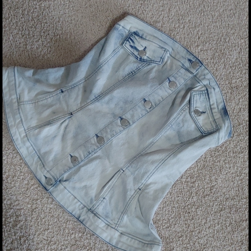Sleeveless jean top